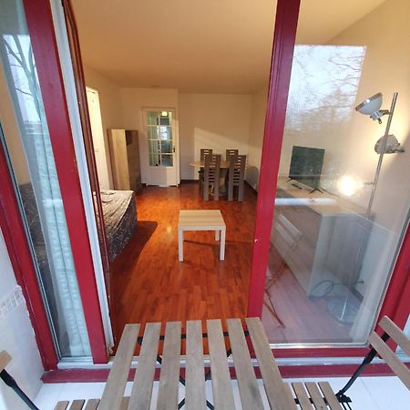 Appartement F3 Avec Balcon 5 Min Gare Sqy Et Parking Gratuit à Guyancourt Extérieur photo