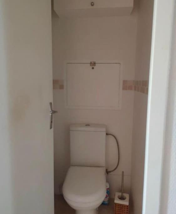 Appartement F3 Avec Balcon 5 Min Gare Sqy Et Parking Gratuit à Guyancourt Extérieur photo