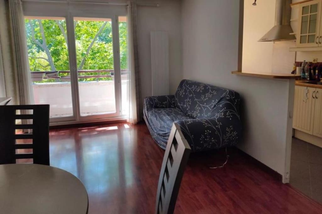 Appartement F3 Avec Balcon 5 Min Gare Sqy Et Parking Gratuit à Guyancourt Extérieur photo