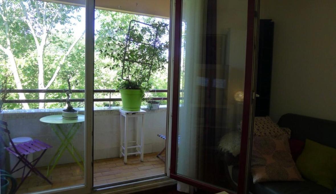 Appartement F3 Avec Balcon 5 Min Gare Sqy Et Parking Gratuit à Guyancourt Extérieur photo