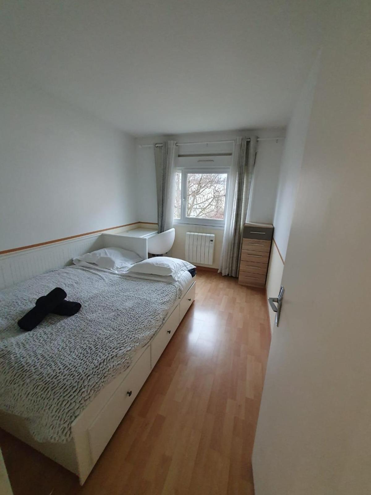Appartement F3 Avec Balcon 5 Min Gare Sqy Et Parking Gratuit à Guyancourt Extérieur photo
