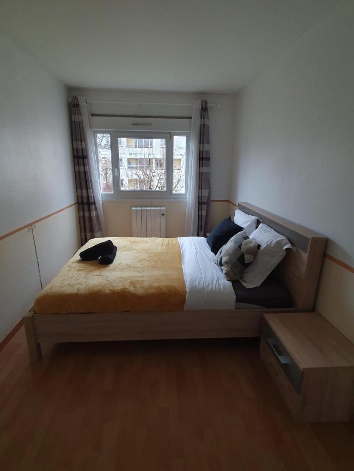 Appartement F3 Avec Balcon 5 Min Gare Sqy Et Parking Gratuit à Guyancourt Extérieur photo